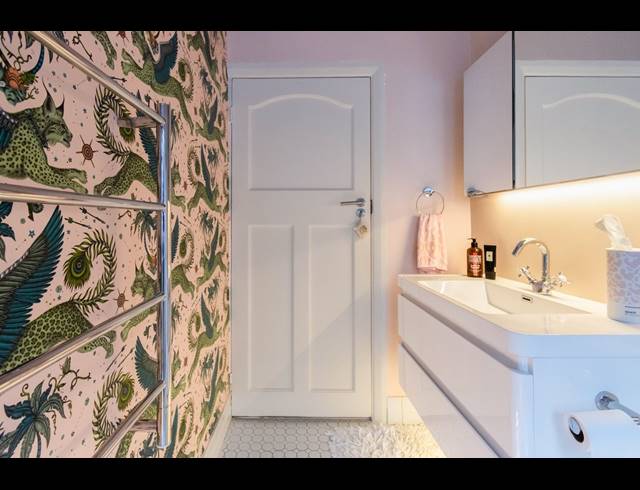 2 BEDROOM APARTMENT TO LET IN SEA POINT